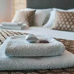 Luxury White Violeta 아파트