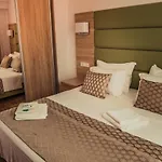 Luxury White Violeta 만드레