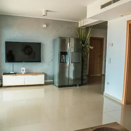 Apartment Luxury White Violeta Mandre