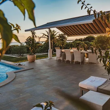 Luxury White Violeta Apartment Mandre