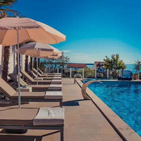 Luxury White Violeta