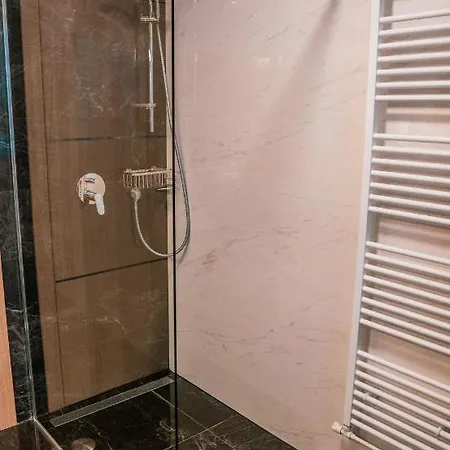 Luxury White Violeta Apartment Mandre