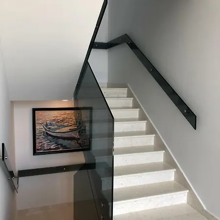 Luxury White Violeta