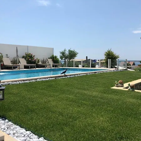 Luxury White Violeta מאנדרה