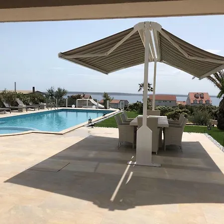 דירה Luxury White Violeta מאנדרה