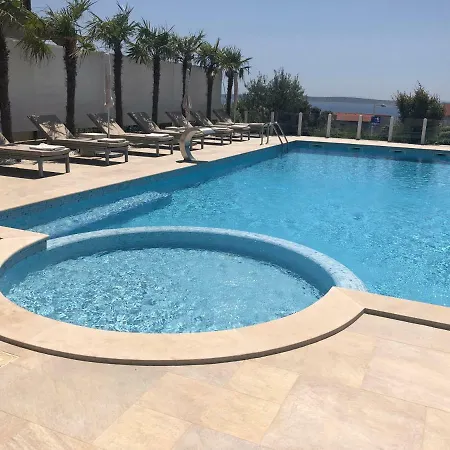 Luxury White Violeta * מאנדרה