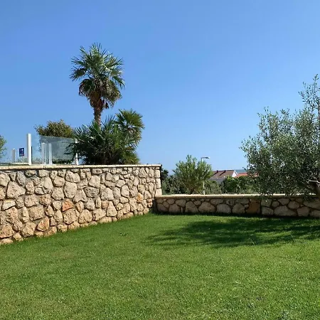 Luxury White Violeta Mandre