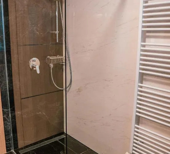 Luxury White Violeta شقة ماندري
