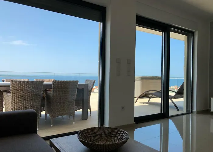 Luxury White Violeta