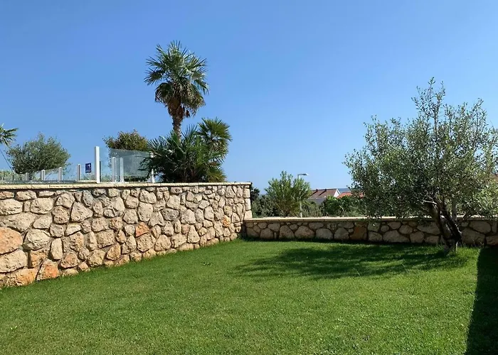 Luxury White Violeta Mandre