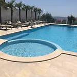 Luxury White Violeta * מאנדרה