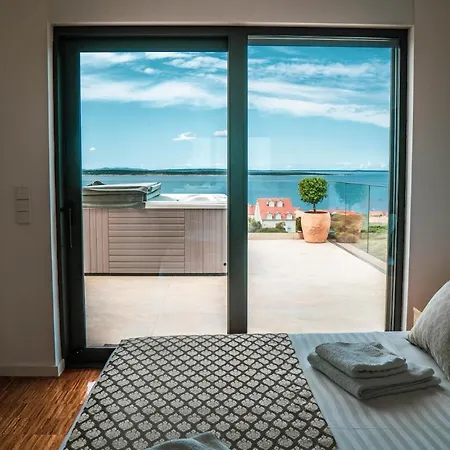 Luxury White Violeta