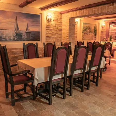 Luxury White Violeta * ماندري