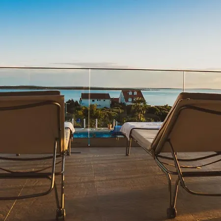 Luxury White Violeta ماندري