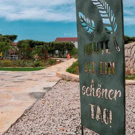 Luxury White Violeta شقة ماندري