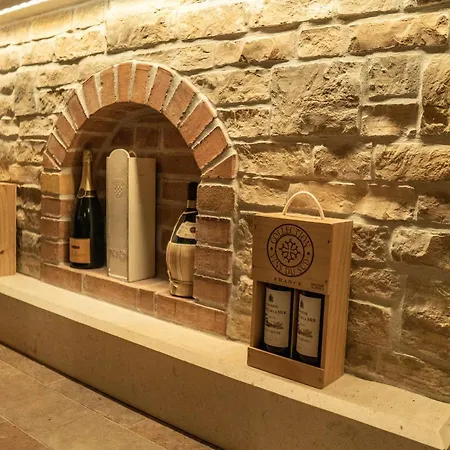 Luxury White Violeta ماندري