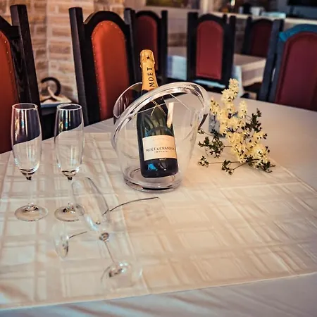 Luxury White Violeta