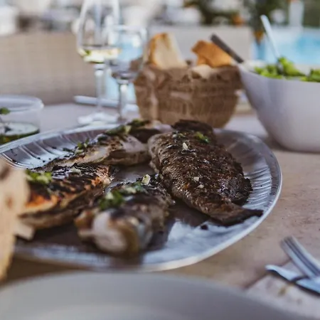 Luxury White Violeta