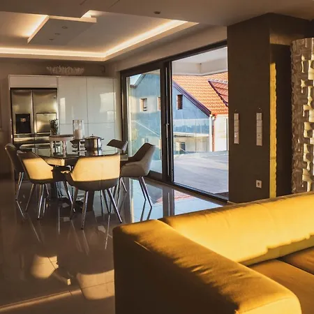 Luxury White Violeta شقة ماندري