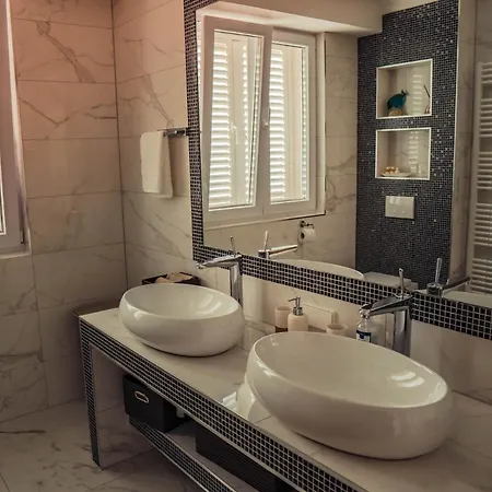 Luxury White Violeta Apartment