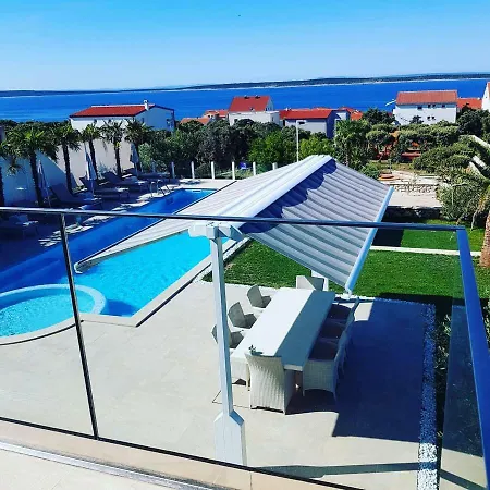 Luxury White Violeta شقة