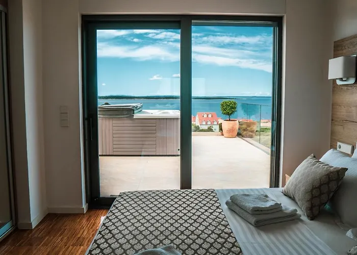 Luxury White Violeta