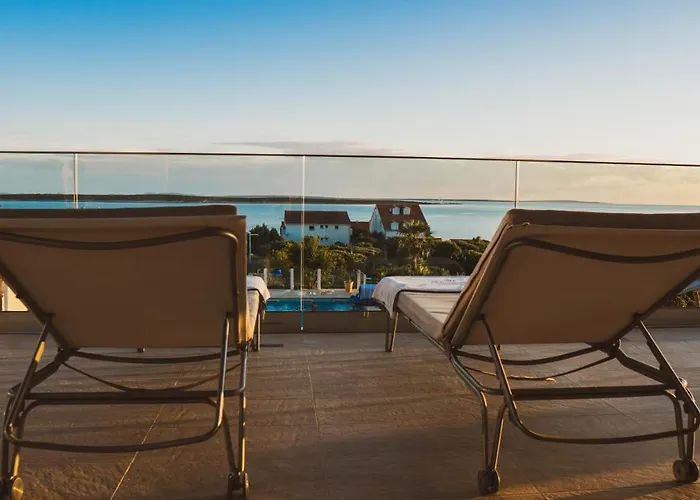 Luxury White Violeta Mandre