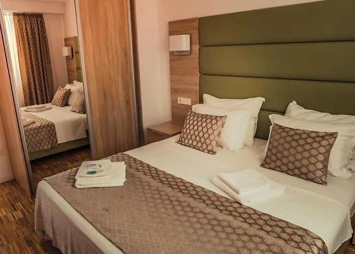 Luxury White Violeta Mandre