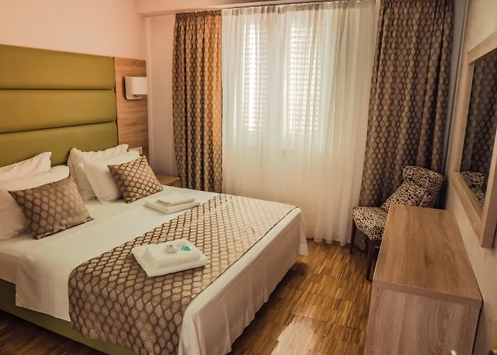 Luxury White Violeta Mandre