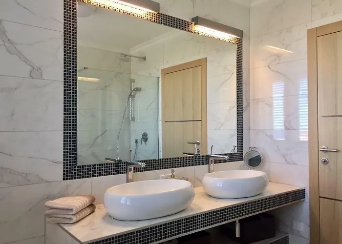 Luxury White Violeta Mandre